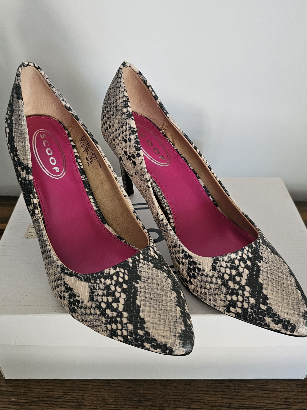 Women’s Pointed Toe Pump Snake Print Natural/Black Slip-On Faux Leather Size 7.5